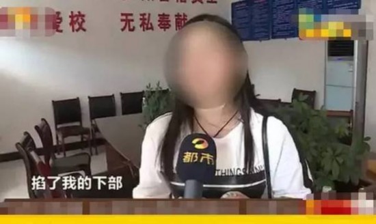 传单被撕与女服务员掐男孩脖子事件，背后的真相与启示